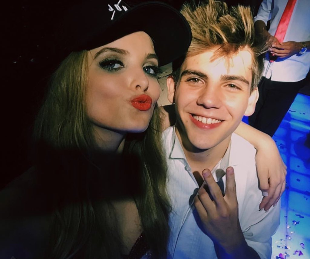 ethandlls1's tweet photo. como a gente faz quando se ama muito alguém ?! eu me pergunto todos os diassss... vocês são incríveis! amo vocês demais, o dia é todinho de vocês, suas lindas ❤️ https://t.co/3wrVuyWzQo
