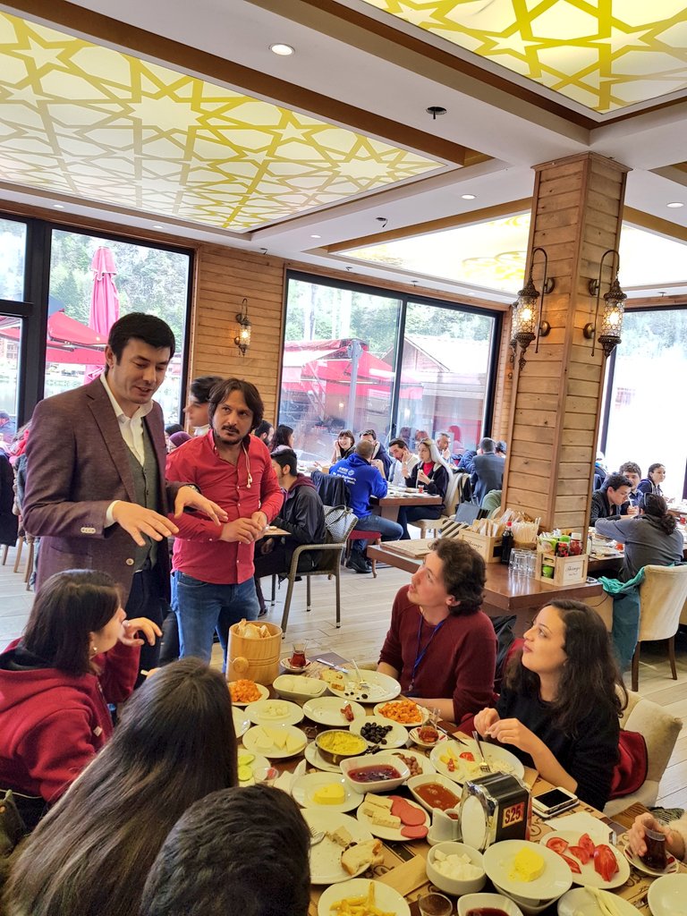 Karadeniz Teknik Üniversitesi - Elektrik Elektronik Klübü ile birlikte  dünyanın en büyük teknik meslek örgütü olan İEEE'nin 17. İç Anadolu Bölge Toplantısı için Çaykara'ya gelen Mühendislik Fakültesi öğrencileri Uzungölde konuğumuz