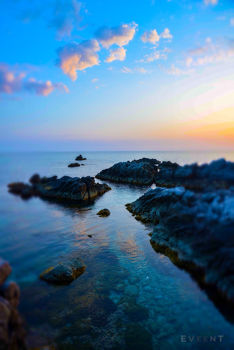 #Calabria, oltre 700 chilometri di costa con scogliere a picco sul #mare e spiagge di bianca e finissima sabbia