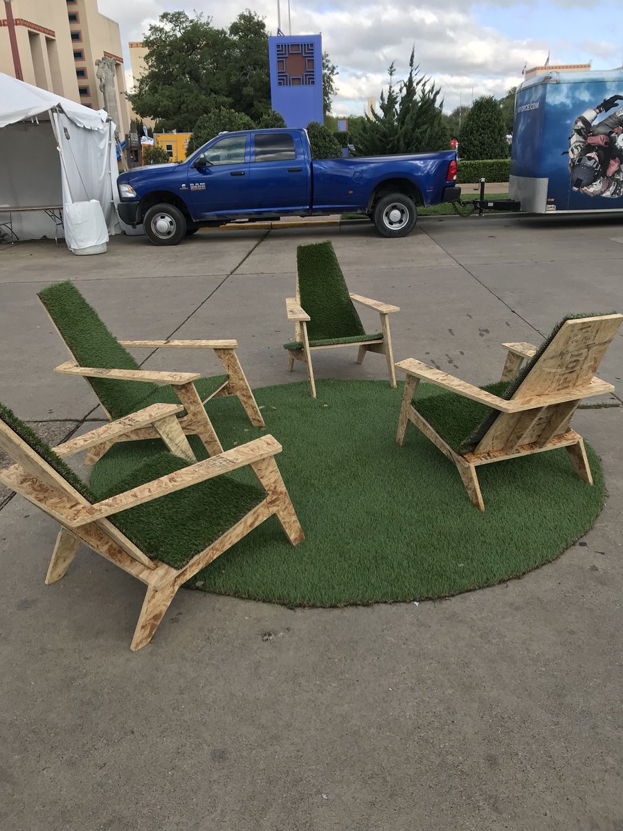 AmPrairieCorr's tweet photo. Alternative seating options at 🌏X EarthX #rewall #Earthadvocates @Rewall https://t.co/GChoVFW9N1