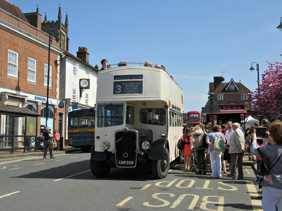 AboutEG's tweet photo. Buses, blossom and blue skies in East Grinstead High Street today. https://t.co/1ulV5N7XhZ
