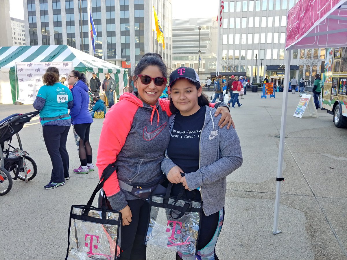 TMOGrandville's tweet photo. A few 10k runners repping their #TMobile Swag! #gazellegirl #GazelleSports https://t.co/89jCUkuSUg