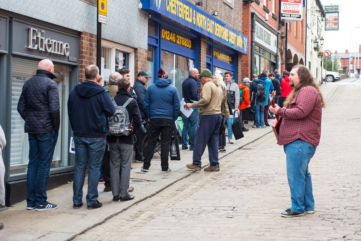tarq182's tweet photo. Huge queues around the corner for #rsd18 @TallbirdRecords https://t.co/C6npYsORnj