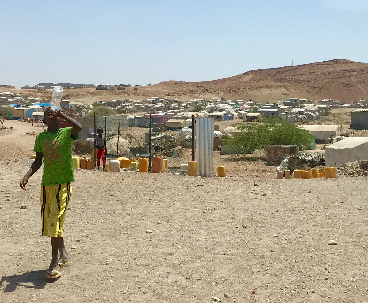 UNHCRDjibouti's tweet photo. The heat is back in #Djibouti! UNHCR and partners like @NRC_HoA work to ensure #refugees have adequate provisions of drinking #water, even in remote places like #AliAddeh, but support is a constant need to maintain those levels and keep supply flowing! https://t.co/dS12oTZ9na