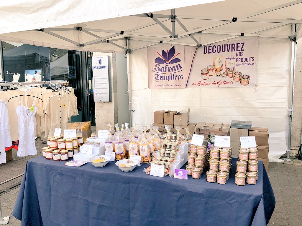 SafranTempliers's tweet photo. Foire de la Saint Georges 2018. Venez déguster nos produits au #SafranDuGâtinais sur la place du Martroi, à #Pithiviers. Encore quelques heures pour découvrir le miel, les confitures, les terrines et les gâteaux au #Safran ! https://t.co/hWviHaaHp9