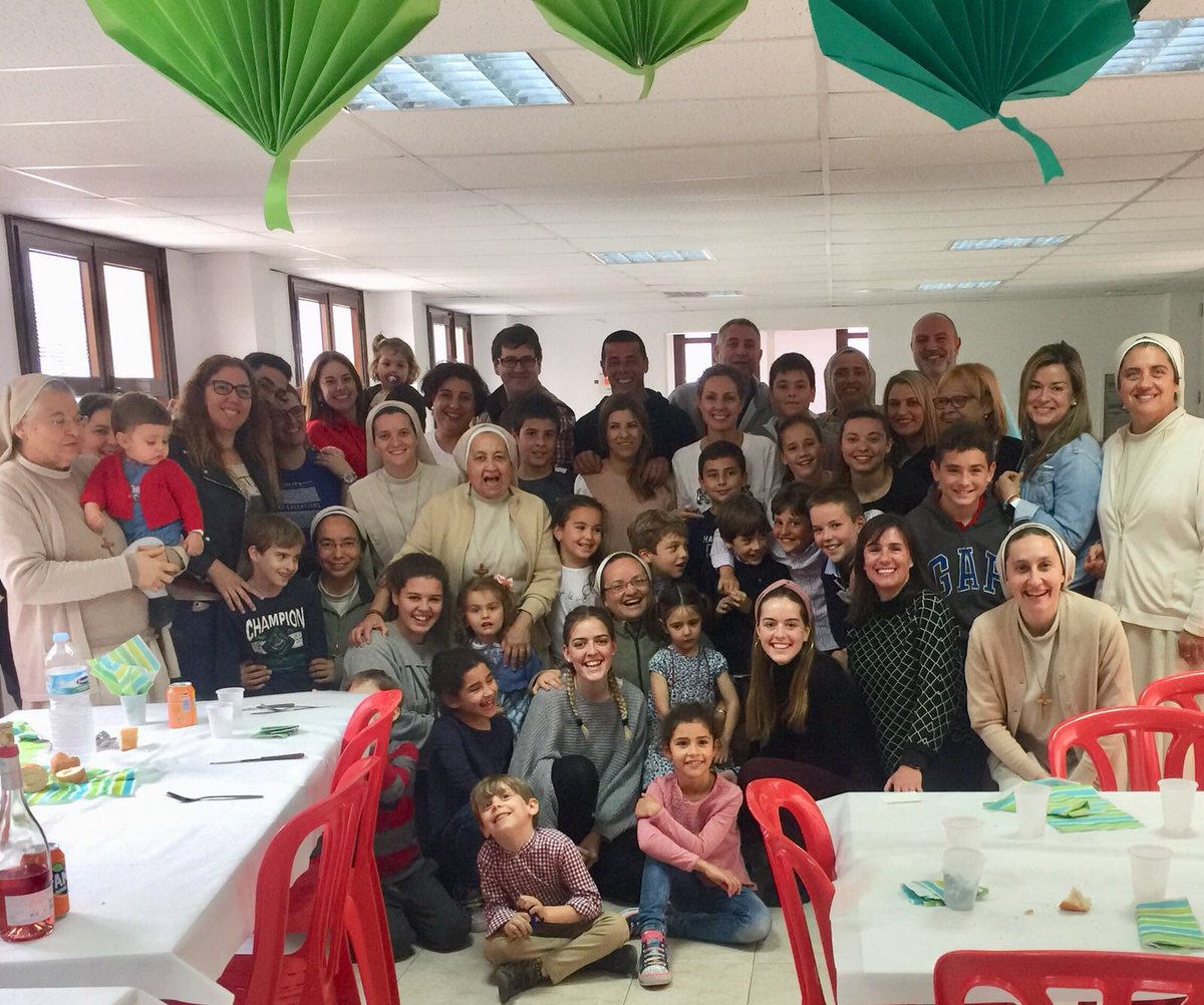 PurezaSantaCruz's tweet photo. La Comunidad de hermanas y miembros de MFA celebran desde hoy el Día de #MAlberta #SomosPureza https://t.co/gpDLRnTqKo