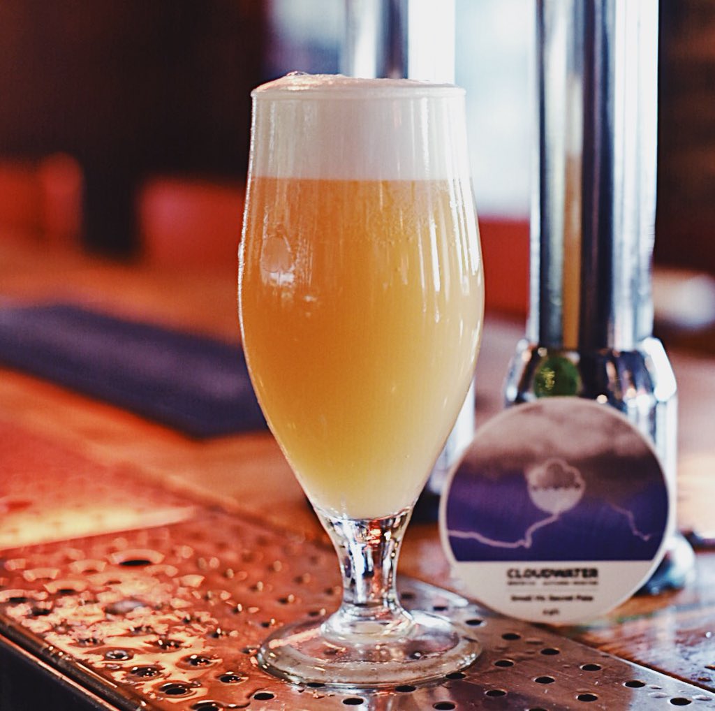 DATbarNewcastle's tweet photo. Fantastic little low abv pale by @cloudwaterbrew just hit the #BoozeBoard Easy like a Sunday morning 😍🤤 #smallbeer #tablebeer #craftbeer #sundayvibes #cloudwater #datbar #vicsecret #lowabv #ne1 #newcastle #citycentre https://t.co/bCCd136QL9