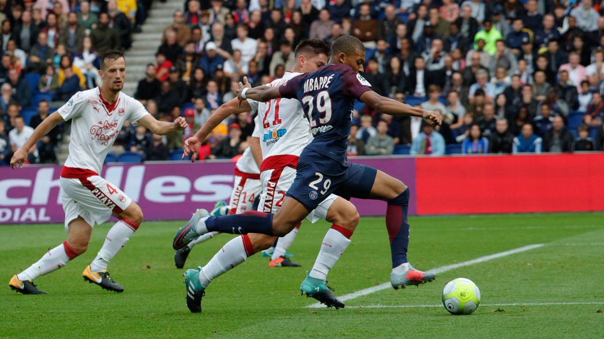 PSGFansBlog's tweet photo. Its Matchday! PSG take on Bordeaux on their travels this evening.There were some great pics the last time these two faced off. #FCGBPSG https://t.co/Tk6sTitBdE