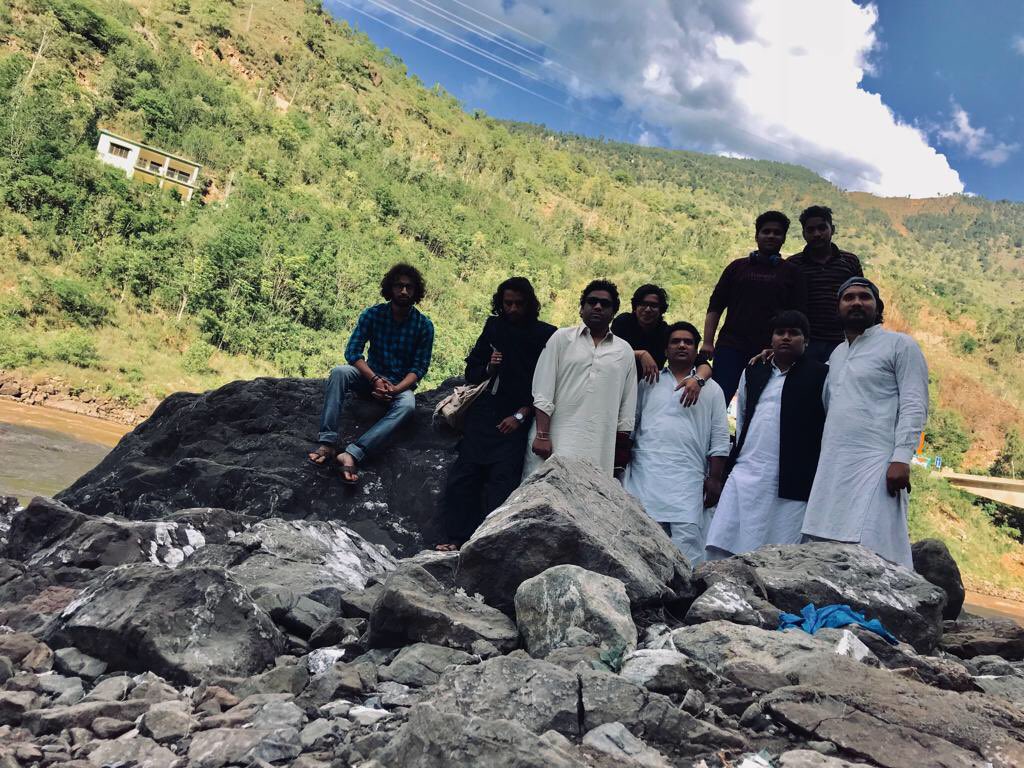 zainkhansahb's tweet photo. #Music #tour #Kashmir #kohala  #beauty_Of_Pak #Nature #team @zainzohaibmusic 🙏🏻 https://t.co/Z7OkUR2Krk
