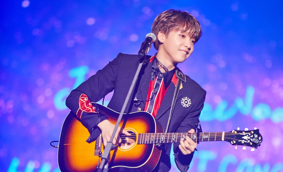 soompi's tweet photo. Exclusive: #JeongSewoon Gets Adorable, Flaunts Dance Skills, And Shows Love For MONSTA X At First Solo Concert
https://t.co/MQlslprRBg https://t.co/eYzJmWBygK