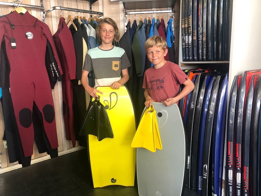 kpaloa_oficial's tweet image. É a Kpaloa marcando presença na França 🇫🇷! 
Reposting @milkbodyboards:
...
"Welcome to the team Zaninotto bros!  @timeozaninotto &amp;amp; Louka are the future and we are happy to make their boards and help them to progress to the next level! 
#milkbodyboards #customboards #teammilkbb"