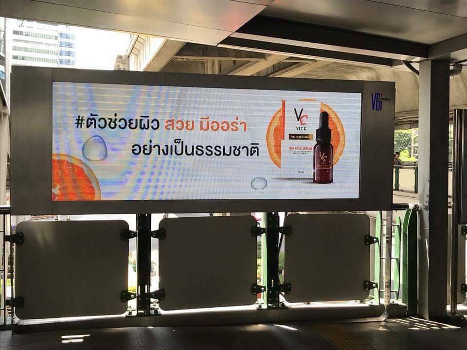 kwan_patcharee's tweet photo. VIT C จะครองเมือง
‼️ทุกพื้นที่จะมีแต่ VitC 📌สถานีรถไฟฟ้าBTSก็มี
เราไม่ได้มาเล่นๆ VitC จะครองเมือง
#VitCBioFaceSerum🍊🍊
และพบกันเร็วๆนี้กับ #VitCUvProtection☀️☀️ https://t.co/Fd1fajAWAI