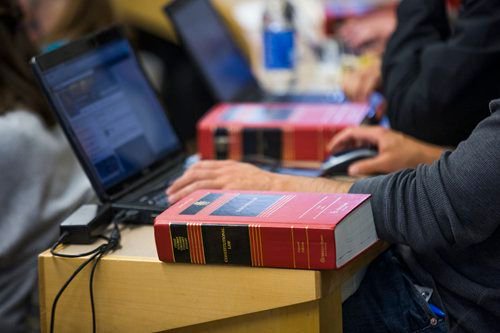 globaltimesnews's tweet photo. Media report on Chinese and US university students’ reading habits sparks controversy https://t.co/Mrbps0QPMs https://t.co/eMWa9r08zN