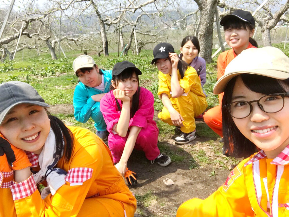 Ringomusume りんご娘 7 21eternity Ar Twitter Ringomusume彩香のブログ更新です みんなでりんご 畑に行きました 美味しいりんごができるまでは本当大変な作業ばかりです でもまた行きたい T Co Nnfwea0ezf