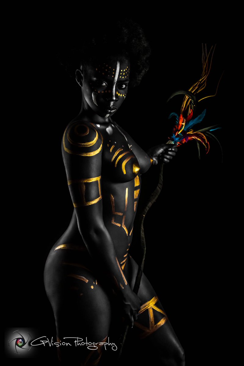 gvisionskb's tweet photo. She wears strength and darkness equally well...
#gvisionphotography #islandphotographer #ebonymodel #melanin #bodypainting #tribal #photoshoot #skb #bodyart #BlackEmpowerment #blackempress https://t.co/BVqgoP3AFd