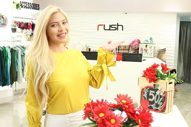 Tiendas_Rush's tweet photo. Un domingo para salir de compras y conocer las últimas tendencias 👄 
Disfruta de todas nuestras #TiendasRush seguimos apostando al buen vestir en Venezuela.

#visterush #maracay #venezuela #compras #shopping #outfit #colors https://t.co/xAUe2rWwiL https://t.co/PE4ISlTOrA