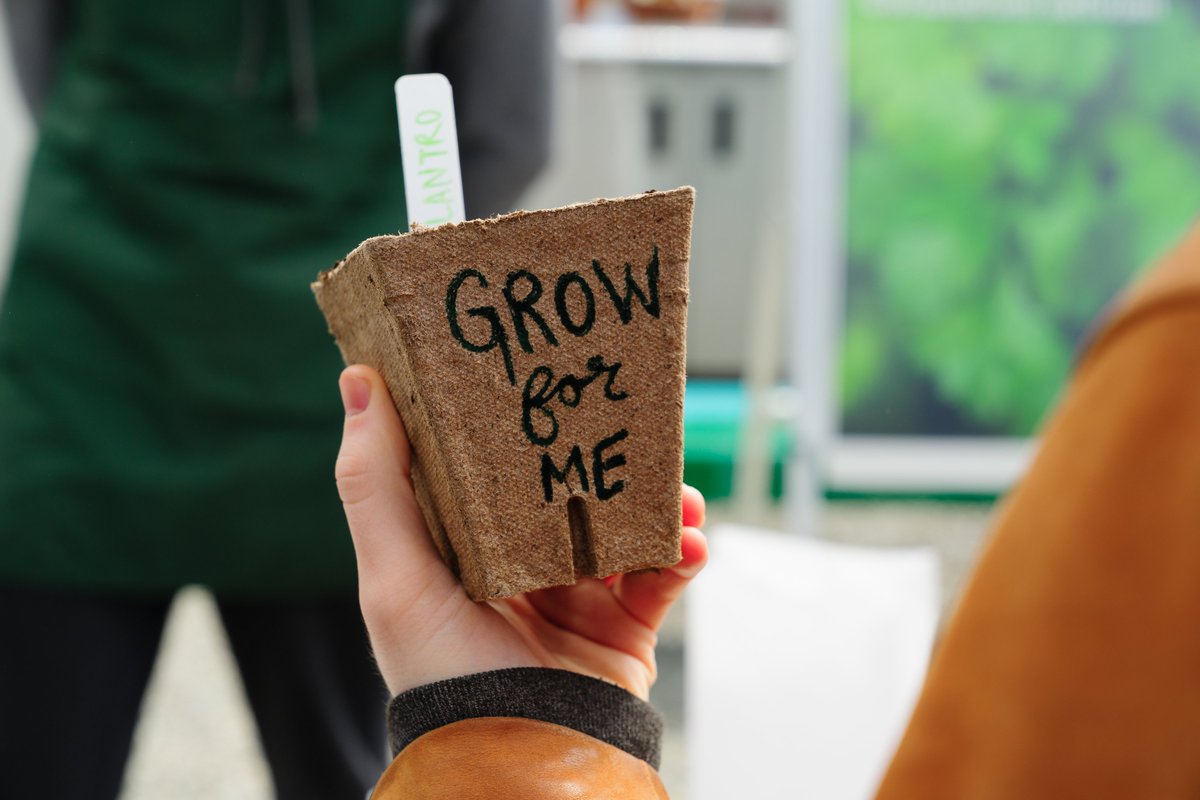 thehort's tweet image. This Earth Day, send a green gift of support to our programs! Your donation will provide new plants, flowers or seeds for our educational, therapeutic, and vocational training programs. bit.ly/2qOopN4

Photo Credit: @hellowithyou