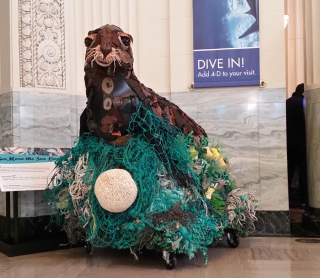VideoLenz's tweet image. #EarthDay2018 #Recycle Art that create awareness for plastic pollution @shedd_aquarium #LetsSheddPlastic
