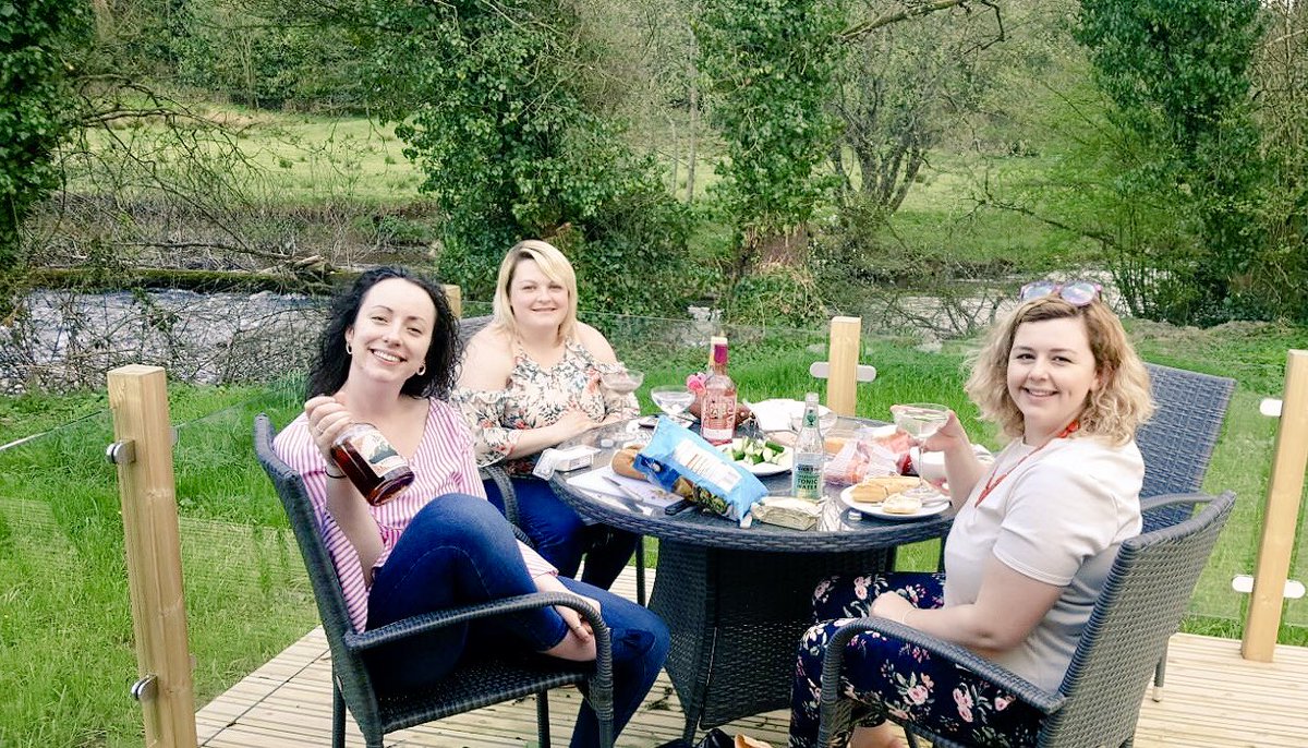BranwenFfion's tweet photo. Come back sunshine! ☀️Amazing weekend in #riversidepod @erwlon!  @bethdcuckoo #girlsweekend #gintime https://t.co/MsXyeVyLWm