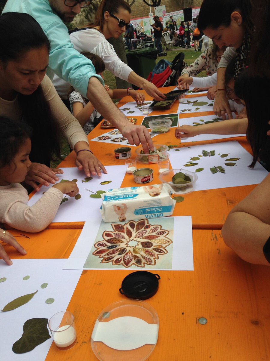 ciudadpayasos's tweet photo. Risoterapia, talleres fascinantes, áreas de lectura, zonas de pintar... ¡En la Ciudad de los Payasos no falta de nada! Peques y no tan peques disfrutando de un maravilloso día de diversión y solidaridad 🤡🧒🏻👦🏻🤗❤️ 🎨 
#laciudaddelospayasos #payasospital #familia #diversion https://t.co/VVJNU1JgyP