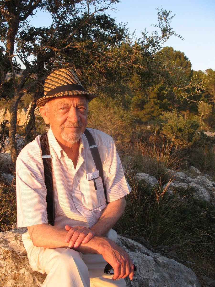 OliveTwisting's tweet photo. I lost my father on this day last year, so I thought I would share a few of my favorite photos of him in remembrance. Pray for me to experience spiritual healing. Peace be with you. https://t.co/wEQrqeRdch
