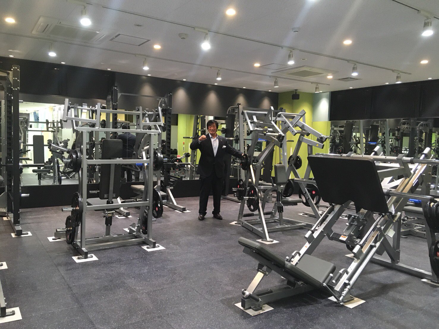 小橋建太 Kenta Kobashi エニタイムフィットネス等々力店を内見したヘビーユーザーの方々の中で あの店プレート バーベルの重り が少ない と噂になっているらしい 安心して下さい オープンする頃には25kgのプレートが16枚 小橋建太 Kenta Kobashi エニタイムフィットネス等々力店を内見したヘビーユーザーの方々の中で あの店プレート バーベルの重り が少ない と噂になっているらしい 安心して下さい オープンする頃には25kgのプレートが16枚