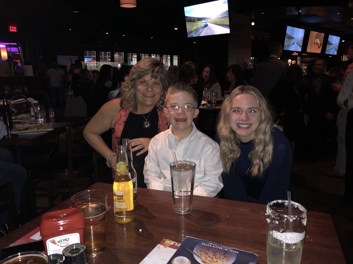 n_dunna's tweet photo. Thanks for making sure we got the best lighting for an awesome pic @fistbumpkid ! We loved watching the game with you 💛 https://t.co/yCBMQ25VDs