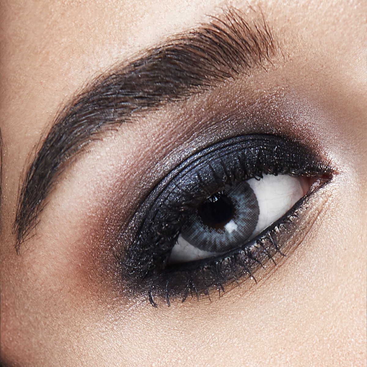IloveLuscious's tweet photo. Precious Loose Metal Eyeshadow Pigments: One Product - 3 ways:
1. Use as a multi-dimensional eye shadow
2. Apply as a focused highlighter⚡️
3. Apply onto lipstick for a metallic finish💄
Available in four trios
Pictured: Stardust https://t.co/q0MvaoFLV6