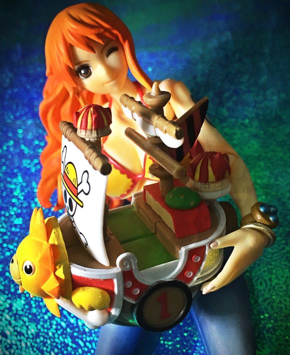 Lefty ゆらゆら海賊船コレクション ワンピースタワー限定 のサニー号をゲットした このシリーズ初めて手に入れたけど 土台と 船は固定されていないんですね だからゆらゆらなのか 猫パンチで飛ばされそうだなあ W せっかくなので船長 航海士と記念撮影