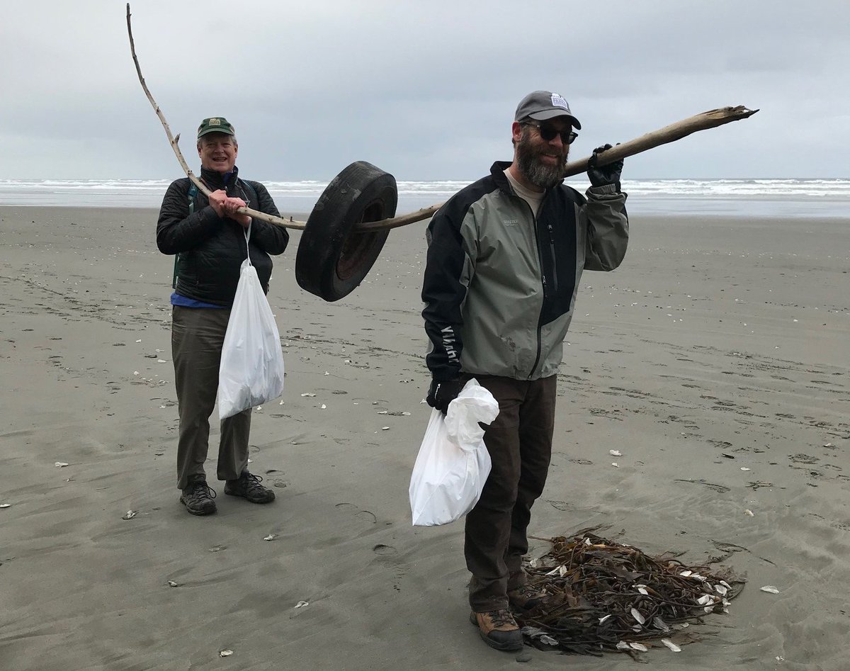 NPCA's tweet photo. Last year, 1,400 volunteers removed several tons of garbage from the beaches in @OlympicNP during #CoastCleanup. Can we top it this year? They sure seem to think so! #EarthDay https://t.co/iv4omz0M62