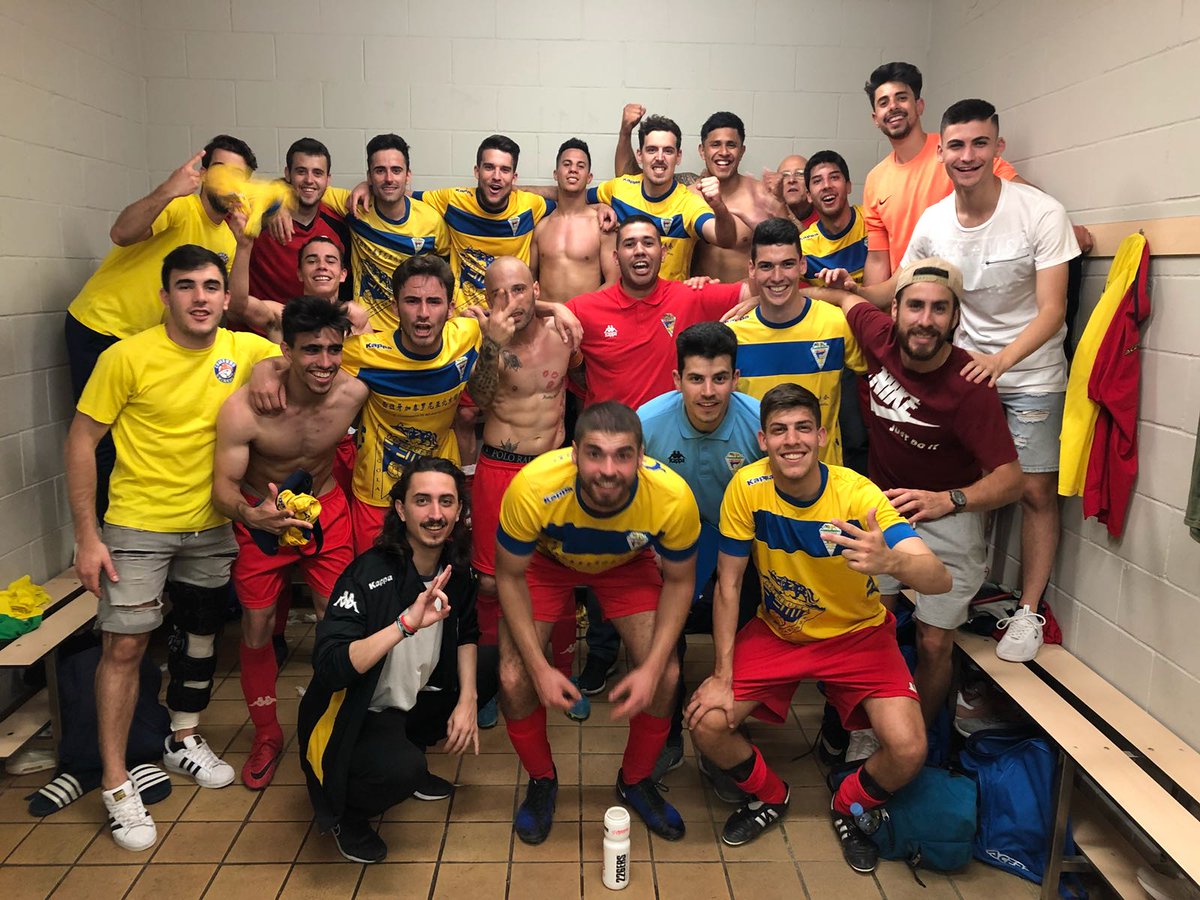 LES FOTOS #futbolcat DE BERZOSA

Així celebrava la plantilla de l'<a href="/eeguineueta/">EE Guineueta</a> la victòria al camp de l'<a href="/UDPARC/">UNION DEPORTIVA PARC</a>, amb doblet de Pepe i anotacions de Roger i Ismael pels de Luis Gallego. L'entitat que presideix José Centeno, cada cop més a prop de #1cat

📷 Eduardo Berzosa