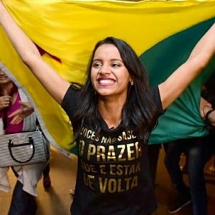 gabizudan's tweet photo. Rumo aos TTs Brasil! #GleiciNaBaixadaDaSobral https://t.co/I8XauHq0UP