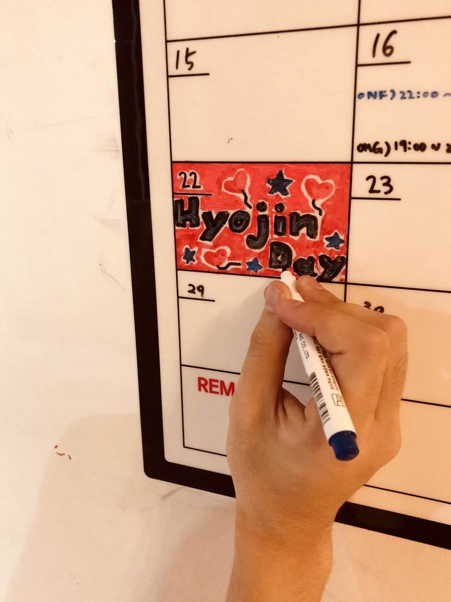 ONF_members's tweet photo. [#효진] 사진 찍어주고 그림 그려준 #유 고마워 ❤️ https://t.co/huWuO7O59r