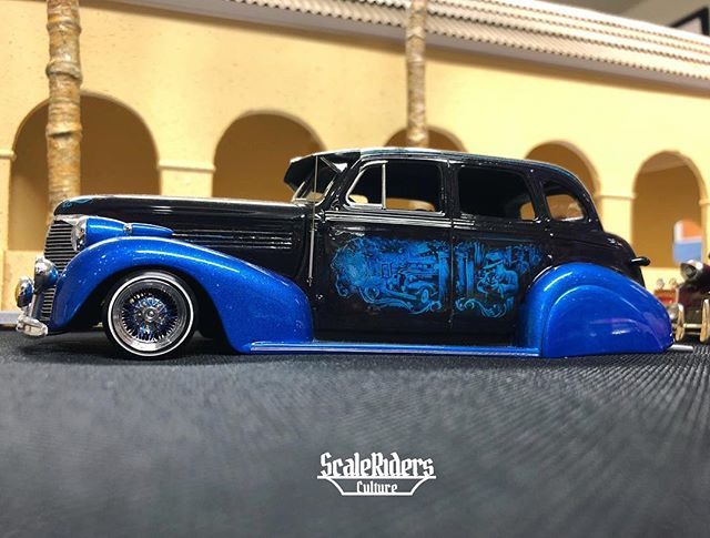 Scaleriders's tweet photo. Created by Artist @armandoflores1032 replica scale model “Gangster Squad 39” #lowridermodelcar #chevy #scalemodel #modelcarculture #scaleriders #scaleauto #lowrider #39chevy #chevybombs https://t.co/2eLGBR1wjh https://t.co/dBWDslqqV3