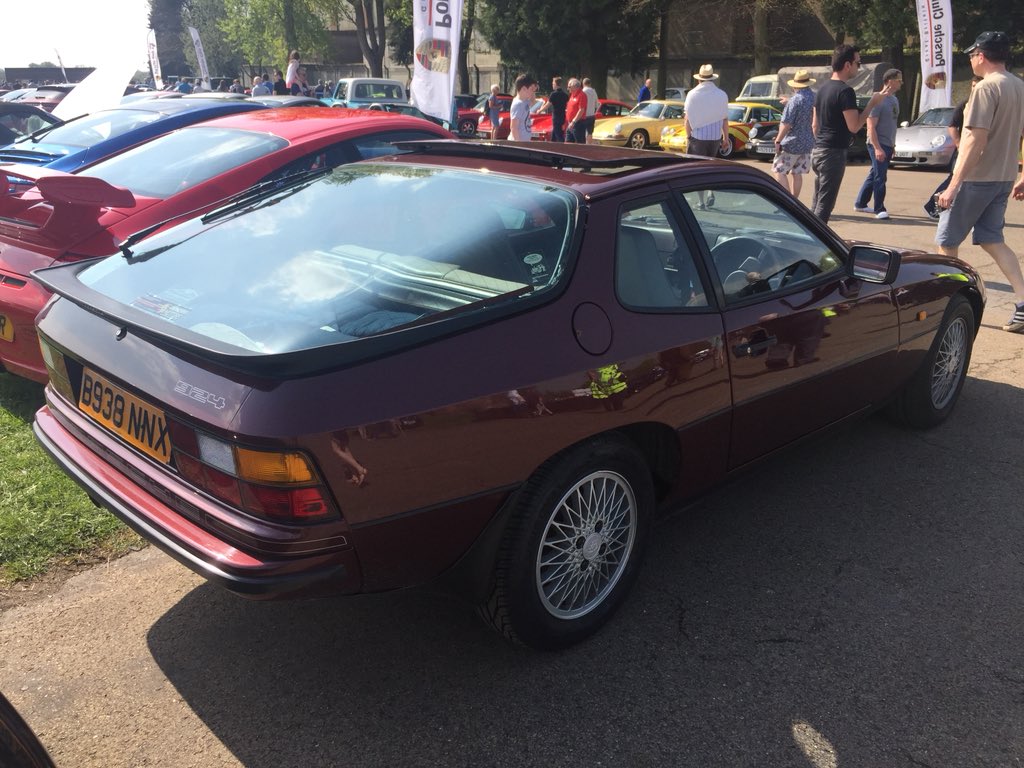 StuttgartLegend's tweet photo. Simply gorgeous Porsche 924 @BicesterH #sundayscramble #TransaxleClassic.
What a great event. Congratulations to the organisers https://t.co/WXuiuqM1v9