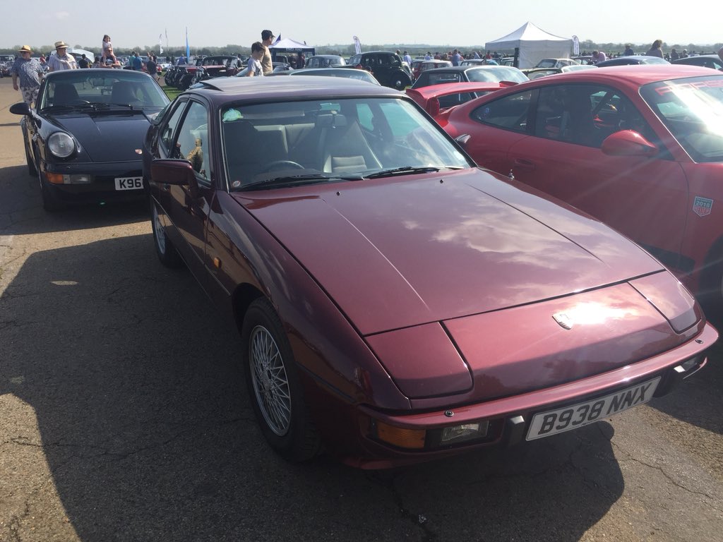 StuttgartLegend's tweet photo. Simply gorgeous Porsche 924 @BicesterH #sundayscramble #TransaxleClassic.
What a great event. Congratulations to the organisers https://t.co/WXuiuqM1v9