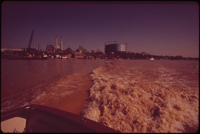USNatArchives's tweet photo. Explore our #DOCUMERICA photos of the #Anacostia and #Potomac rivers, taken just two years after the first #EarthDay in 1970: https://t.co/0A9zq2j1Gz https://t.co/GoSZ8rwEu6