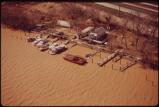 USNatArchives's tweet photo. Explore our #DOCUMERICA photos of the #Anacostia and #Potomac rivers, taken just two years after the first #EarthDay in 1970: https://t.co/0A9zq2j1Gz https://t.co/GoSZ8rwEu6