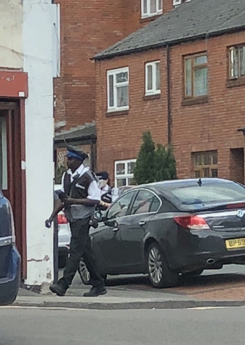 PandCNHW's tweet photo. Residents pleased & #surprised to see CEO @WalsallCouncil addressing key community issue,tackling #inconsiderate & #DangerousParking
which #Jeopardises the safety of our community!
#ChildSafty
#RoadSafety
WE NEED IT DAILY,KEEP IT UP‼️ https://t.co/UvaBC1OilN