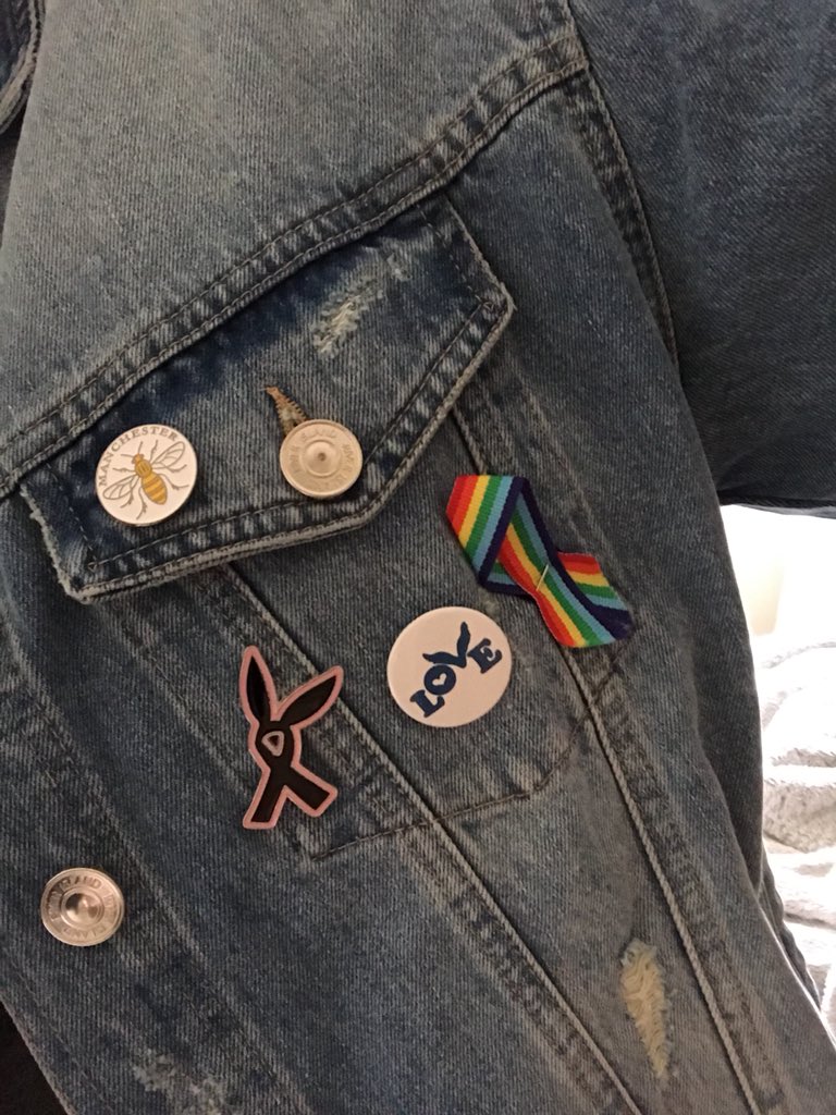 fletchersrosie's tweet photo. Guys go follow @orlandoribbons and get a ribbon like mine to show your love and support to all those affected by the Pulse shooting in Orlando โจ๐ณ๏ธโ๐โจ #StandWithManchester ๐ #StandWithOrlando https://t.co/ZdF8O2buAQ