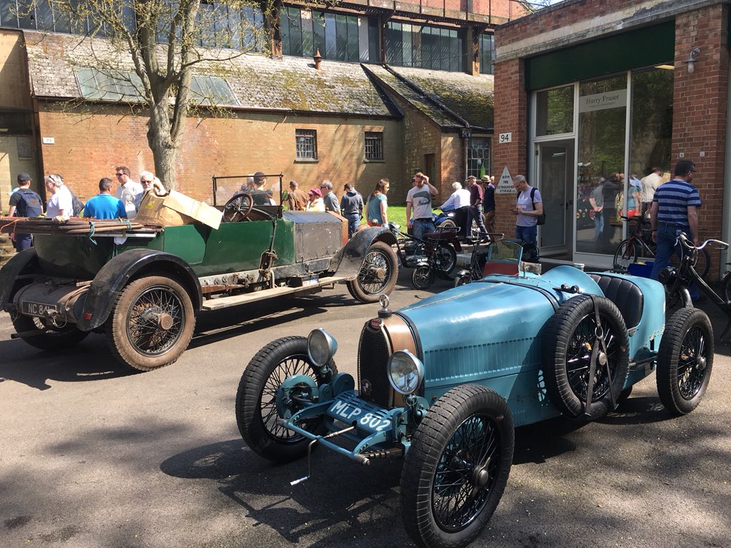 BugattiTrust's tweet photo. @BicesterH soaking up atmosphere and swapping car stories #bugatti #BicesterHeritage #type37 #SundayMorning #DriveItDay https://t.co/4RDtoABM1k