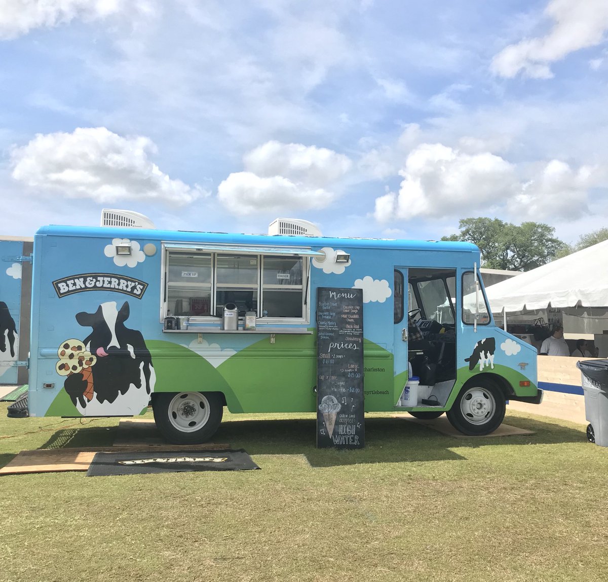 benjerrychs's tweet photo. I scream, you scream, we all scream- to hear each other over the music today. Come grab your favorite flavors at our #MooMobile at @highwaterfest in River Front Park today! ✌🏻❤️🍦 https://t.co/nwuEaTp42V