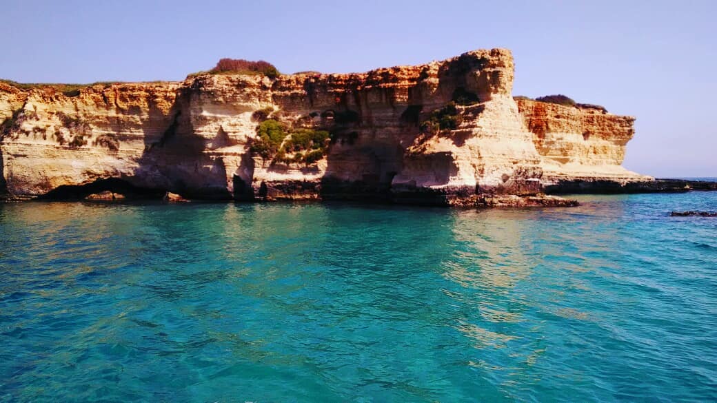 barcasalento's tweet photo. Escursione in barca lungo la costa delle #marinedimelendugno
Oggi primo giorno di attività, va cosi.
😀⚓⛵
#sempreprontiasalpare #marinedimelendugno #weareinpuglia #escursioninbarca #salento https://t.co/9TcRcFvVcU