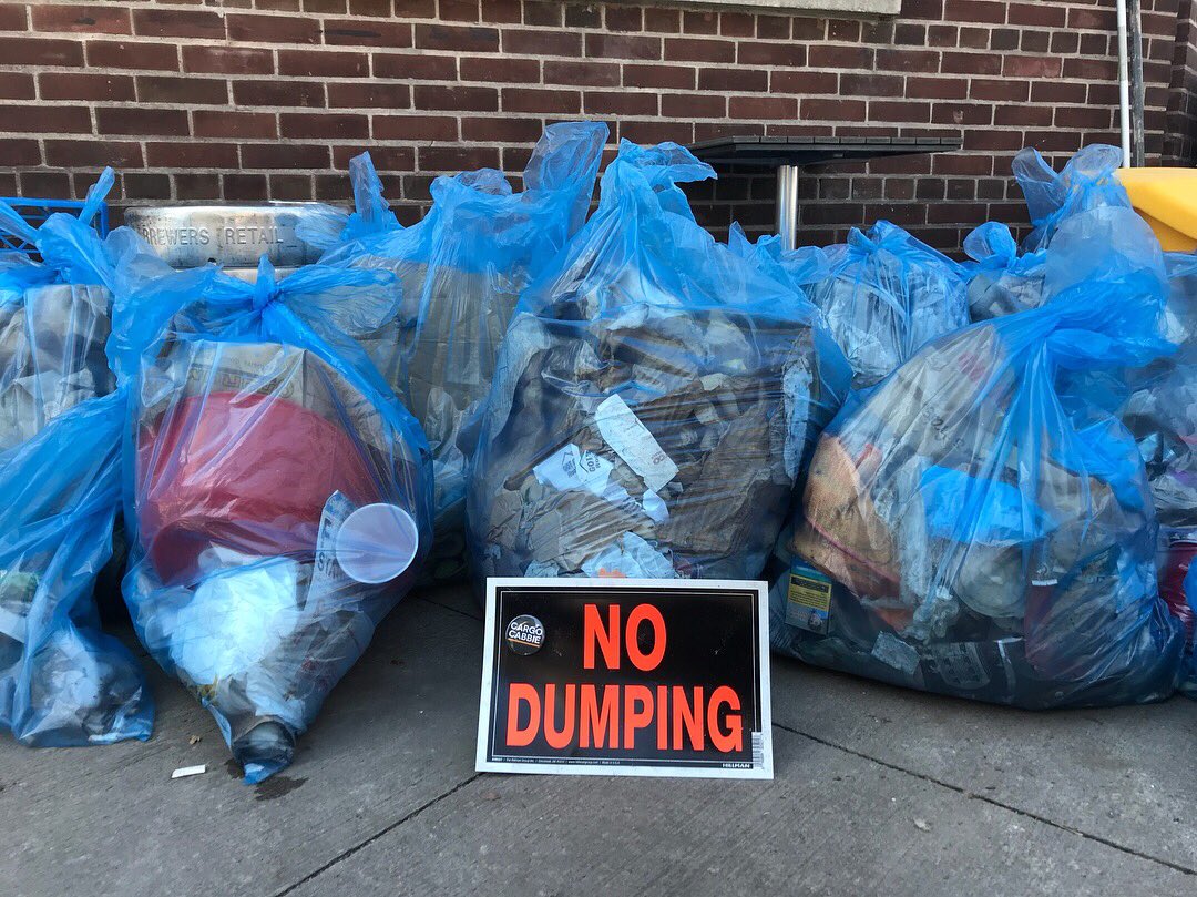 TransformCarlaw's tweet photo. Great community cleanup day! Thanks to everyone who came out and especially to @DundasAndCarlaw, @FruitfulMarket, @LiveGreenTO and Petite Thuet for the goodies! #cleantoronto #climatechange #transformcarlaw #earthday2018 🌎 https://t.co/rxah3VvOdW