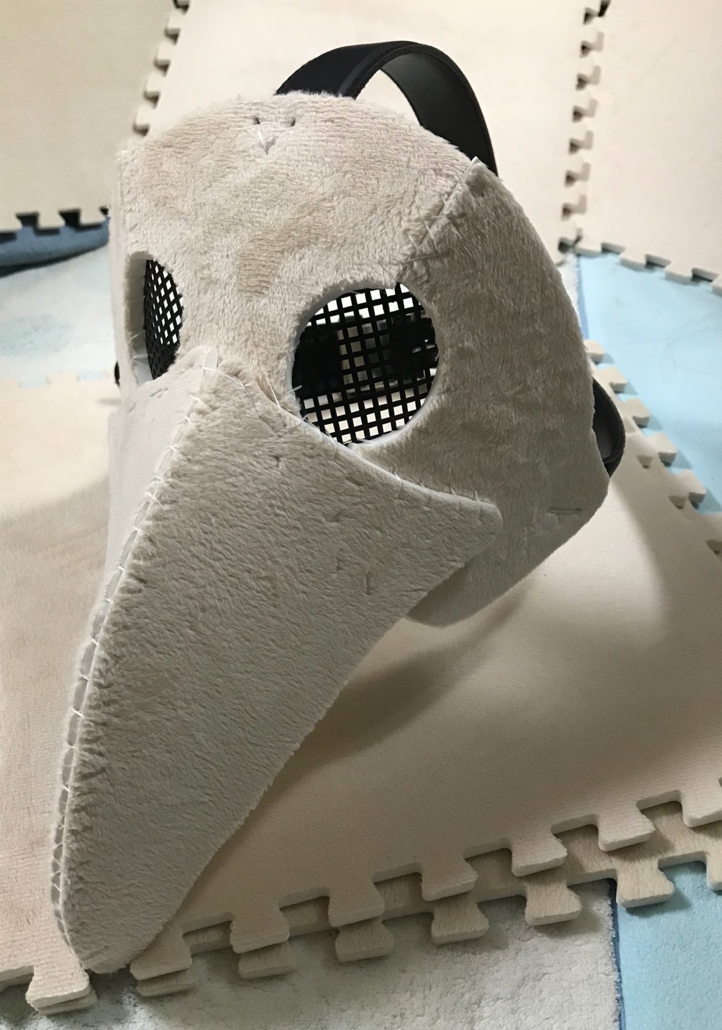 இல 馬人 友人とデザフェス参戦すべく 徹夜でペスマス完成させたぞふぉお 倉戸みと様 Mitragyna のペーパークラフト版ペストマスクの型紙を参考にさせて頂きました 無料で型紙配布や作り方載せて Twitter