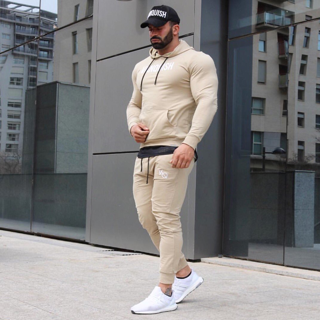 SCstyleBlog's tweet photo. Don’t be afraid of new steps🦅

Tracksuit &amp; cap @VQFIT 
Shop online at https://t.co/x3pZ8svH3v
👉🏽Use code SERGI to get 10% OFF https://t.co/EoX7SqlMBC
