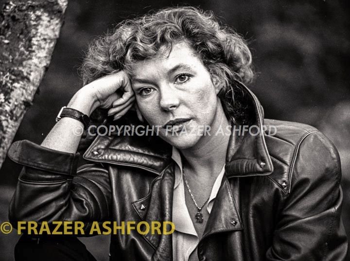 Happy 70th Birthday to #CarolDrinkwater. Actress and author, have you read any of her books?

Photo taken in #Croydon in 1980.
