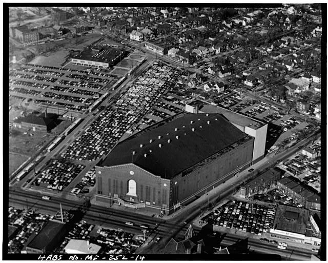 HistoryLivesDet's tweet photo. On this day in 1977:
@ElvisPresley performs for a seventh and final time in Detroit. Olympia Stadium is host. 
#ElvisPresleyTheSearcher https://t.co/Jk05Hs4gd0