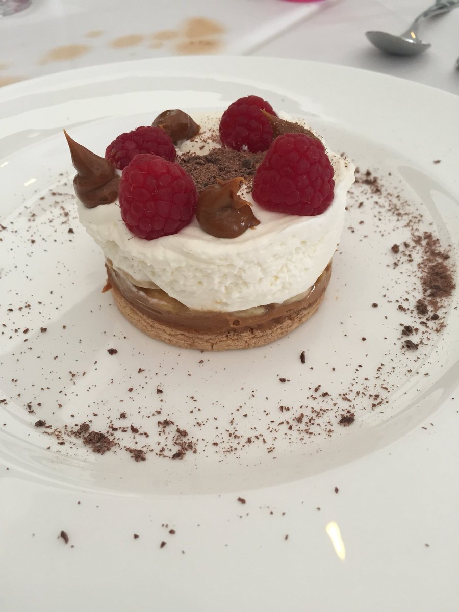 MauricioGiova10's tweet photo. Hermoso momento hemos pasado en @LaRosaMarbella con una cocina y parrilla sublime y por supuesto los mejores postres de Marbella  de @Rosqui61 https://t.co/3ZdH2h7hNg