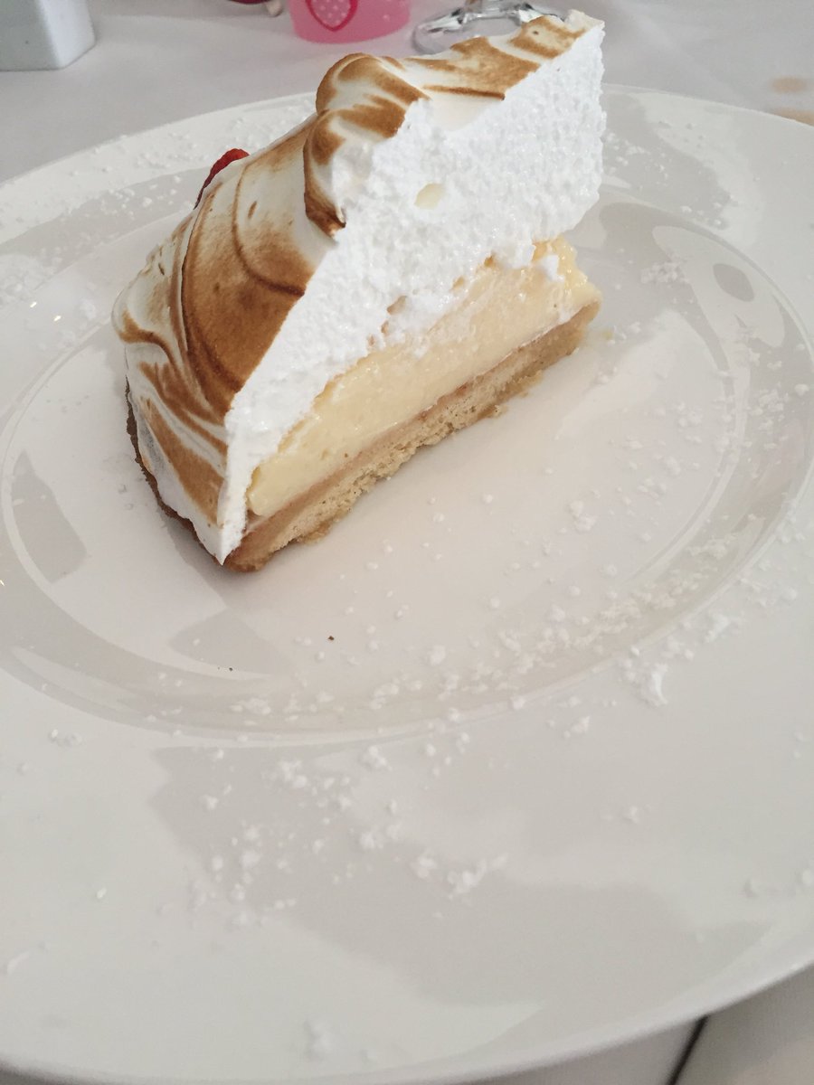 MauricioGiova10's tweet photo. Hermoso momento hemos pasado en @LaRosaMarbella con una cocina y parrilla sublime y por supuesto los mejores postres de Marbella  de @Rosqui61 https://t.co/3ZdH2h7hNg